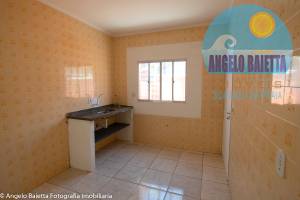 Casa á venda no bairro Cidade Nova Peruíbe em Peruíbe, á 800 metros da praia