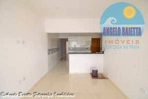 Casa com piscina á venda no bairro Flora Rica em Peruíbe