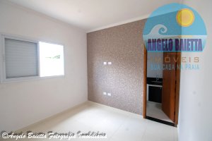 Casa com piscina á venda no bairro Flora Rica em Peruíbe