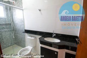 Casa com piscina á venda no bairro Flora Rica em Peruíbe