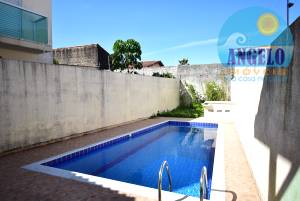 Sobrado com piscina no bairro Centro á 200 metros da praia