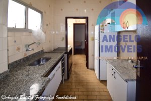 Apartamento lado praia á venda no bairro Belmira Novaes em Peruíbe