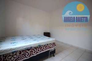 Casa para venda no bairro Maria Helena Novaes em Peruíbe, até 200 metros da praia