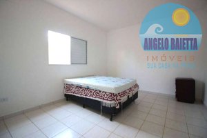 Casa para venda no bairro Maria Helena Novaes em Peruíbe, até 200 metros da praia