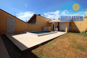 Casa para venda no bairro Maria Helena Novaes em Peruíbe, até 200 metros da praia