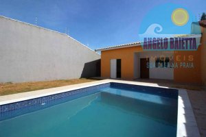 Casa para venda no bairro Maria Helena Novaes em Peruíbe, até 200 metros da praia