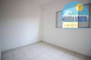 Casa para venda no bairro Maria Helena Novaes em Peruíbe, até 200 metros da praia