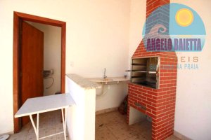Casa para venda no bairro Maria Helena Novaes em Peruíbe, até 200 metros da praia
