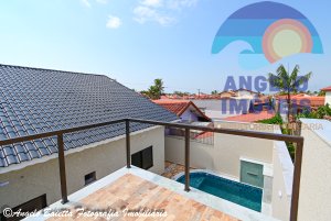 Casa lado praia, piscina, 3 suítes, á venda no bairro Samburá em Peruíbe
