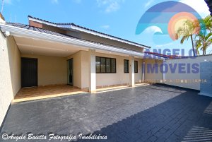 Casa lado praia, piscina, 3 suítes, á venda no bairro Samburá em Peruíbe