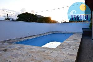 Casa para venda no bairro Florida em Peruibe, até 200 metros da praia