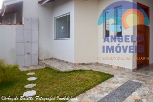 Casa á venda no bairro Estancia dos Eucaliptos em Peruíbe