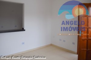 Casa á venda no bairro Estancia dos Eucaliptos em Peruíbe