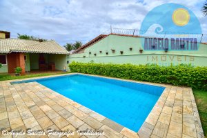 Casa com piscina, 3 dormitórios, 2 lotes, á venda no bairro Florida em Peruíbe