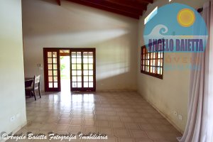 Casa com piscina, 3 dormitórios, 2 lotes, á venda no bairro Florida em Peruíbe