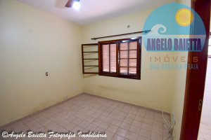 Casa com piscina, 3 dormitórios, 2 lotes, á venda no bairro Florida em Peruíbe