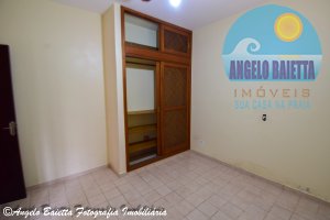 Casa com piscina, 3 dormitórios, 2 lotes, á venda no bairro Florida em Peruíbe