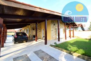 Casa á venda no bairro Turistico em Peruíbe á 800 metros da praia