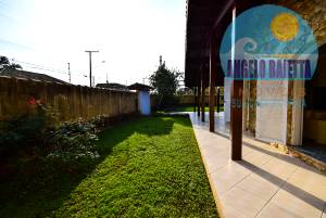 Casa á venda no bairro Turistico em Peruíbe á 800 metros da praia
