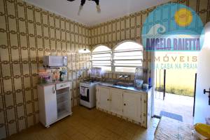 Casa á venda no bairro Turistico em Peruíbe á 800 metros da praia