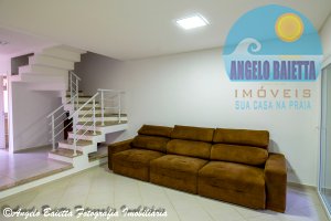 Sobrado á venda no condomínio Villaggio Terrazza em Peruíbe, frente ao mar