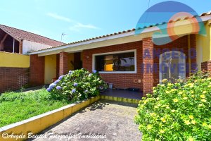 Casa com 3 dormitórios no bairro Oasis em Peruíbe