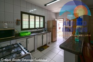 Casa com piscina para venda no bairro Centro em Peruíbe