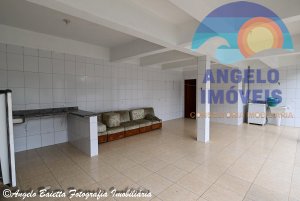 Casa com piscina para venda no bairro Centro em Peruíbe