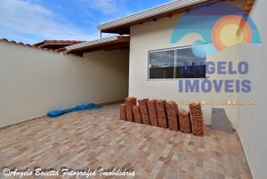 Casa á venda no bairro Flora Rica em Peruíbe