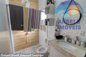 Casa nova com piscina, 2 dormitórios, sendo 1 suítes em Peruíbe