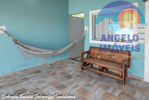 Casa nova com piscina, 2 dormitórios, sendo 1 suítes em Peruíbe