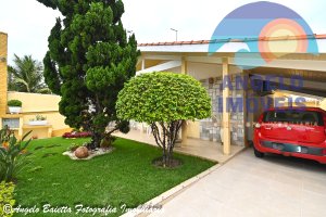 Casa lado praia á venda no bairro Florida em Peruíbe