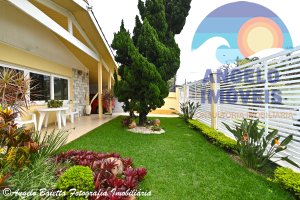Casa lado praia á venda no bairro Florida em Peruíbe