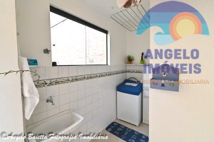 Casa lado praia á venda no bairro Florida em Peruíbe