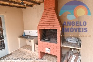 Casa a 400 metros da praia á venda no bairro Tres Marias em Peruibe