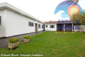 Casa lado praia com 4 dormitórios, 2 lotes, no bairro Florida em Peruíbe