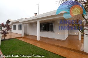 Casa lado praia com 4 dormitórios, 2 lotes, no bairro Florida em Peruíbe