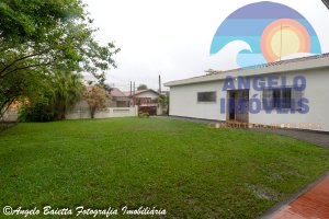 Casa lado praia com 4 dormitórios, 2 lotes, no bairro Florida em Peruíbe