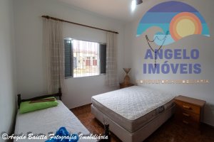 Casa lado praia com 4 dormitórios, 2 lotes, no bairro Florida em Peruíbe
