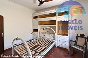 Casa com piscina á venda no bairro Oásis em Peruíbe