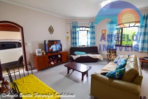 Casa com 4 dormitórios á venda no bairro Oásis em Peruíbe.