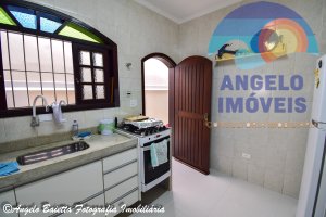 Casa com 4 dormitórios á venda no bairro Oásis em Peruíbe.