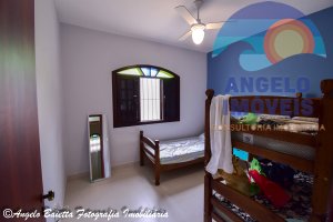 Casa com 4 dormitórios á venda no bairro Oásis em Peruíbe.
