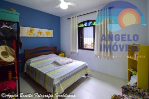 Casa com 4 dormitórios á venda no bairro Oásis em Peruíbe.