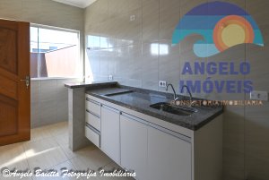 Casa á venda no bairro Jardim Marcia em Peruíbe