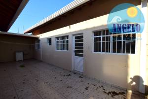 Casa para venda no bairro São José em Peruibe, entre 400 e 800 metros da praia