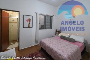 Casa á venda no bairro Florida em Peruíbe