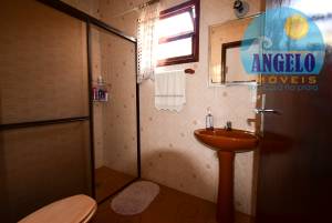 Casa com piscina, 3 dormitorios em Peruibe, entre 400 e 800 metros da praia