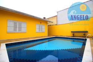 Casa com piscina para venda no bairro Cidade nova Peruibe em Peruíbe, á 200 metros da praia