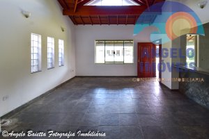 Casa á venda no condomínio Bougainvillée II em Peruíbe
